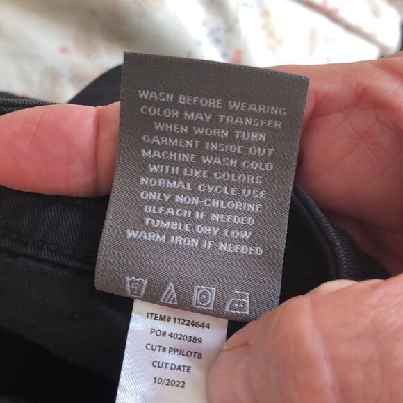 Torrid 3.5” Military Stretch Twill Mid-rise Short Size 18 NWT Deep black - Picture 6 of 8